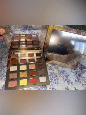 Iconic Multi-Color Eyeshadow Palette — 24 Shade Professional Set